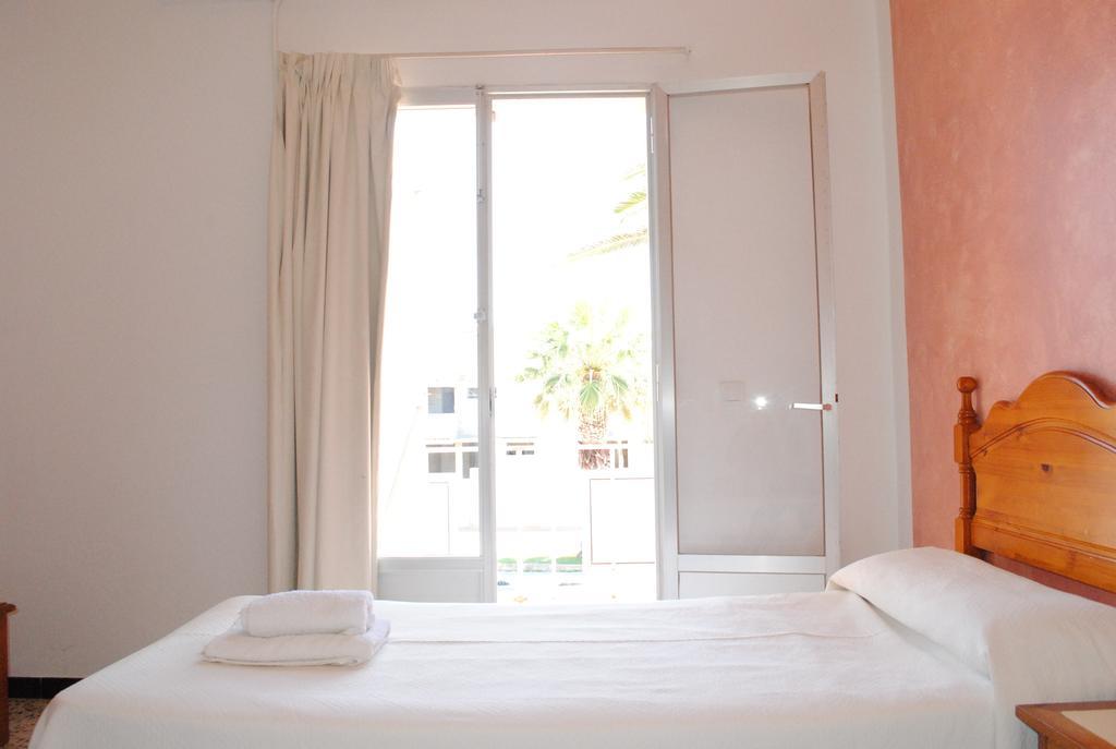 Hostal Paris Ciutadella Ciutadella  Rum bild