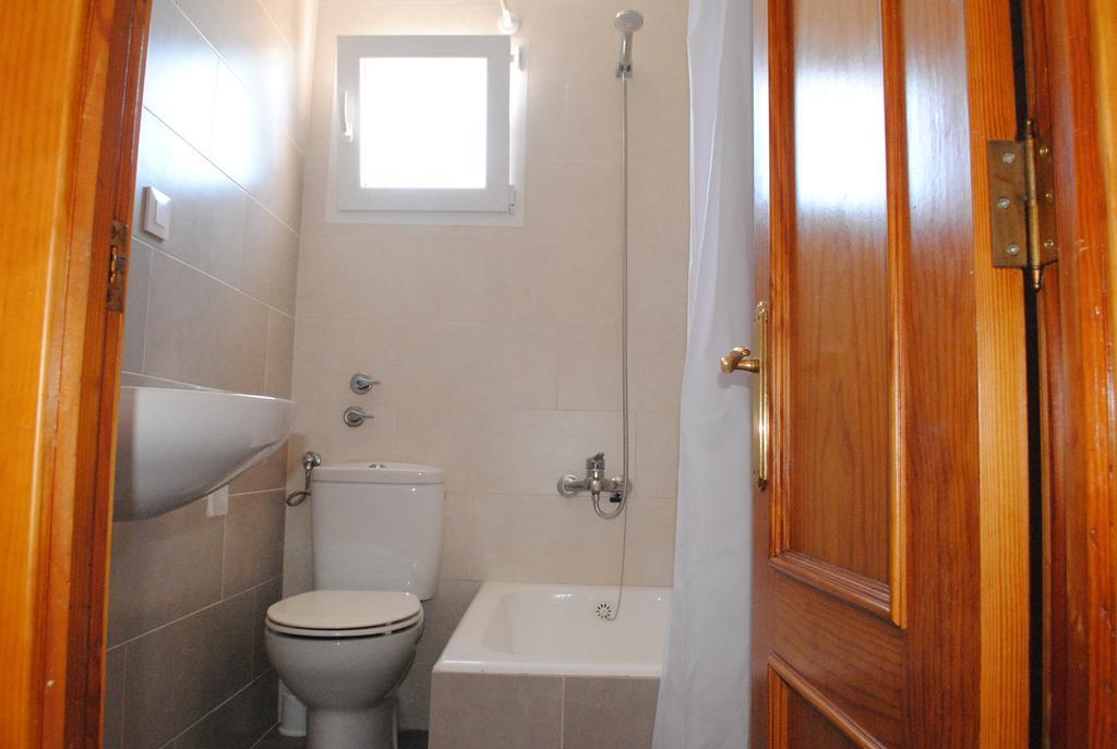 Hostal Paris Ciutadella Ciutadella  Rum bild