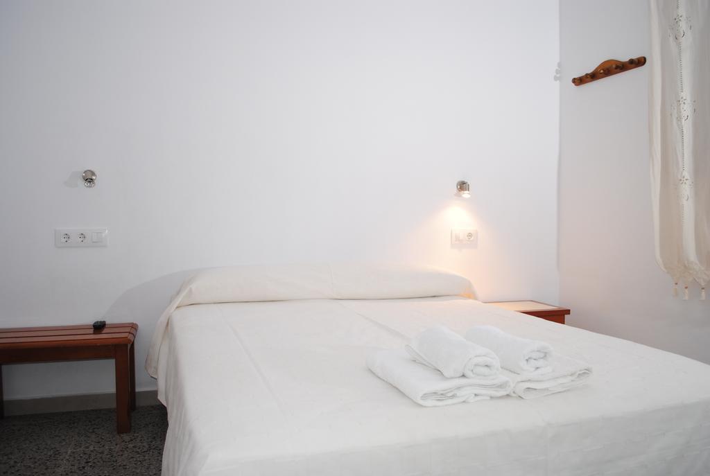 Hostal Paris Ciutadella Ciutadella  Rum bild